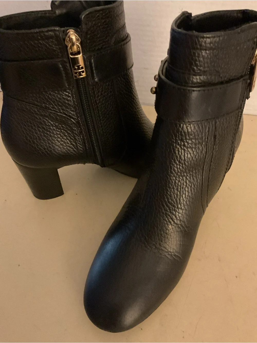 Tory Burch women black leather Turnlock gold logo heel boots zUS 5.5